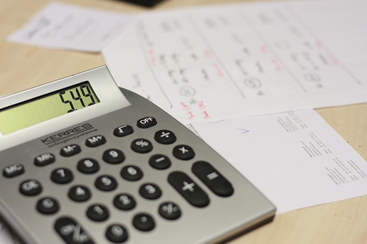 calculator table invoice work pay 1156121